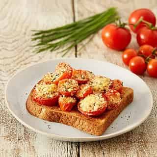 Baked Tomatoes on Toast: A Tasty Twist