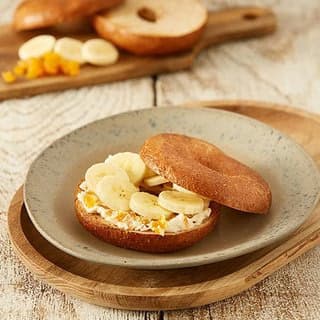 Delicious Banana and Apricot Bagels Recipe