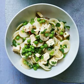 Delicious Chicken Pasta with Peas Recipe